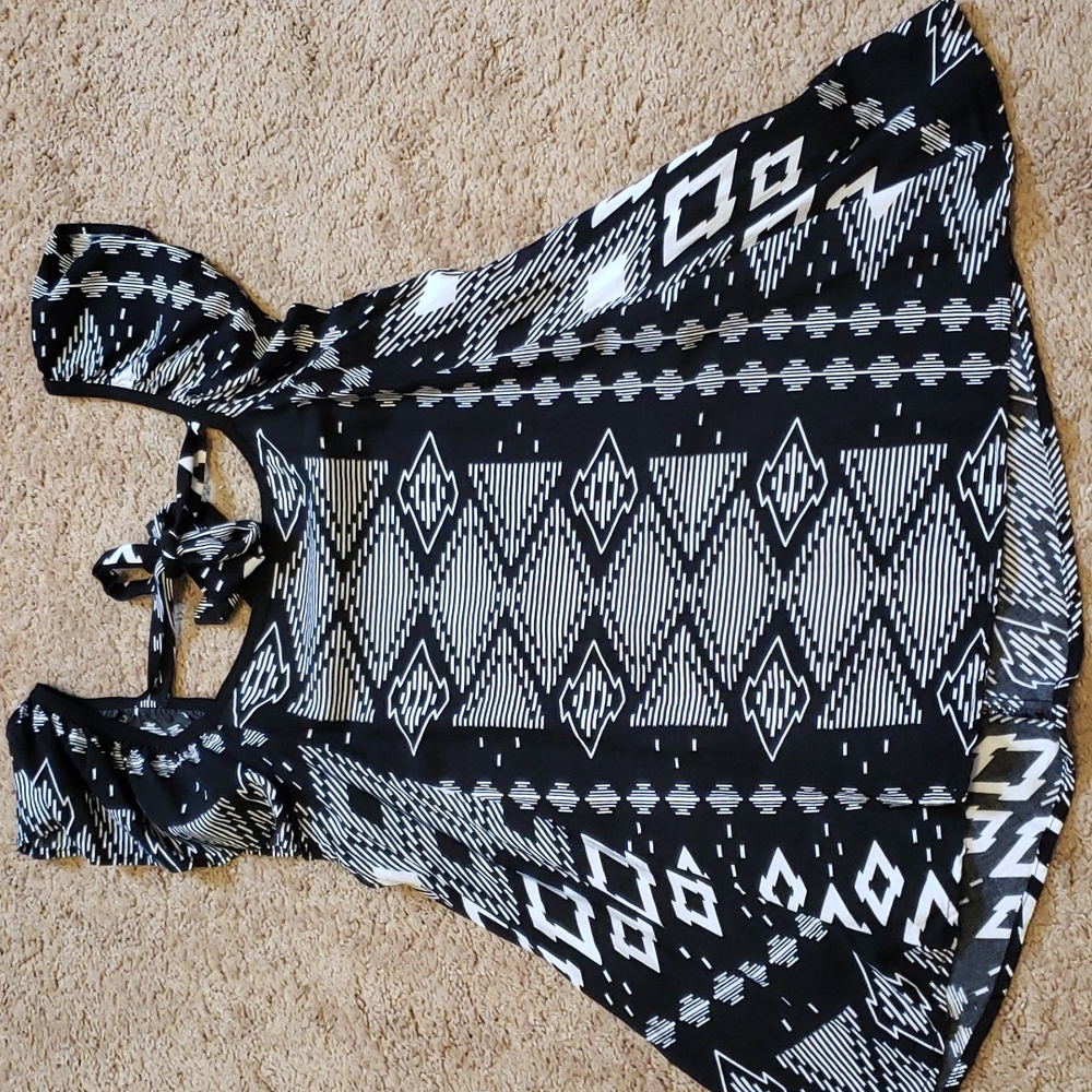 Hot topic tie back top sz L